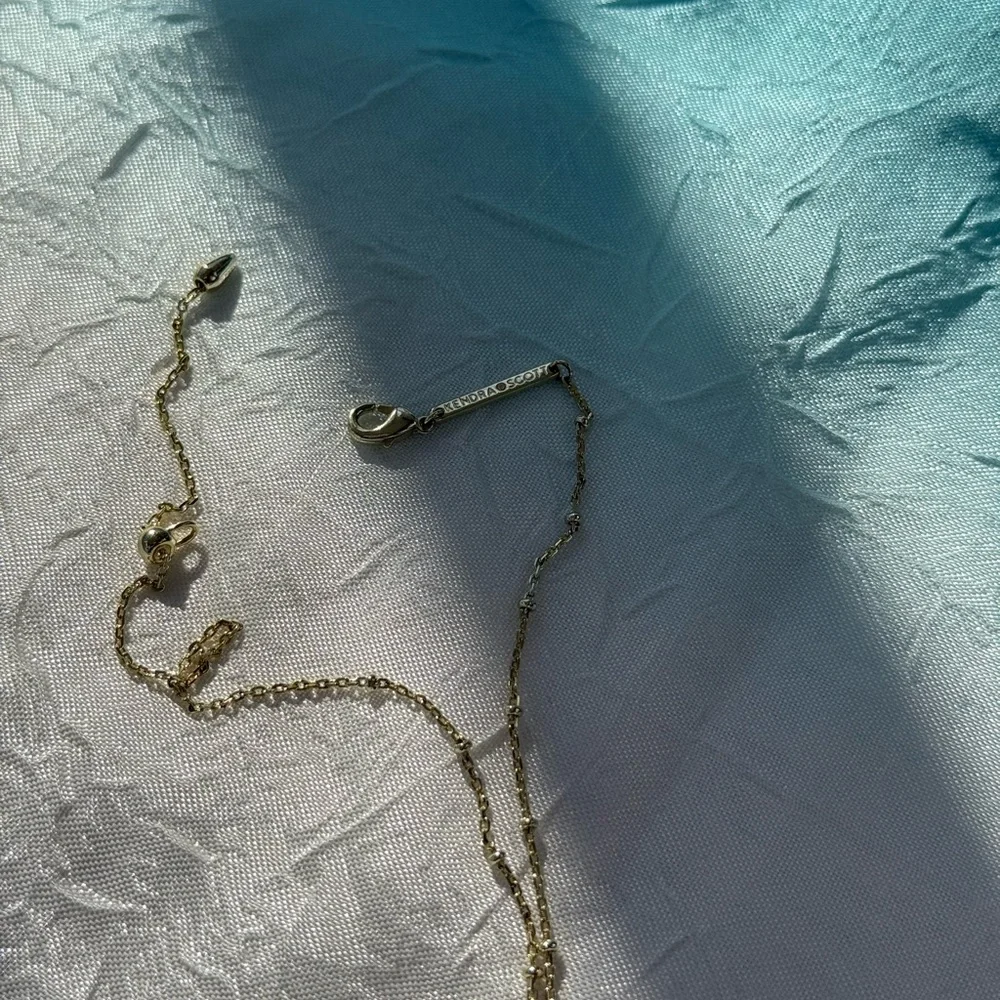 Kendra Scott Elegant Gold Heart Pendant Necklace - Picture 4 of 8